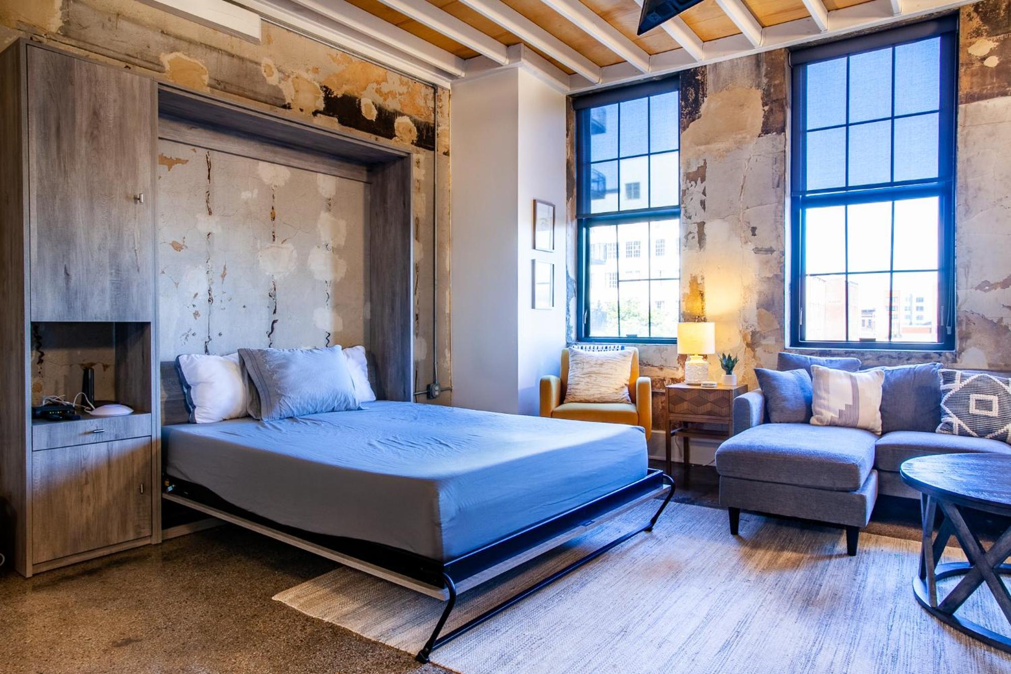 Sterchi Lofts Getaway - Downtown Apartment *