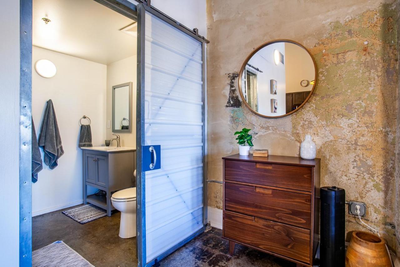 Sterchi Lofts Getaway - Downtown Apartment *